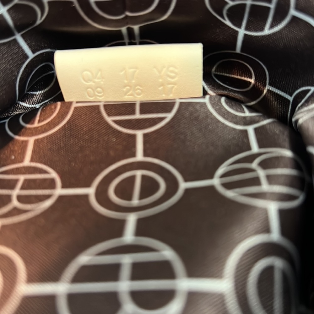 Henrri Bendel New York Cosmetic Bag - Picture 13 of 14